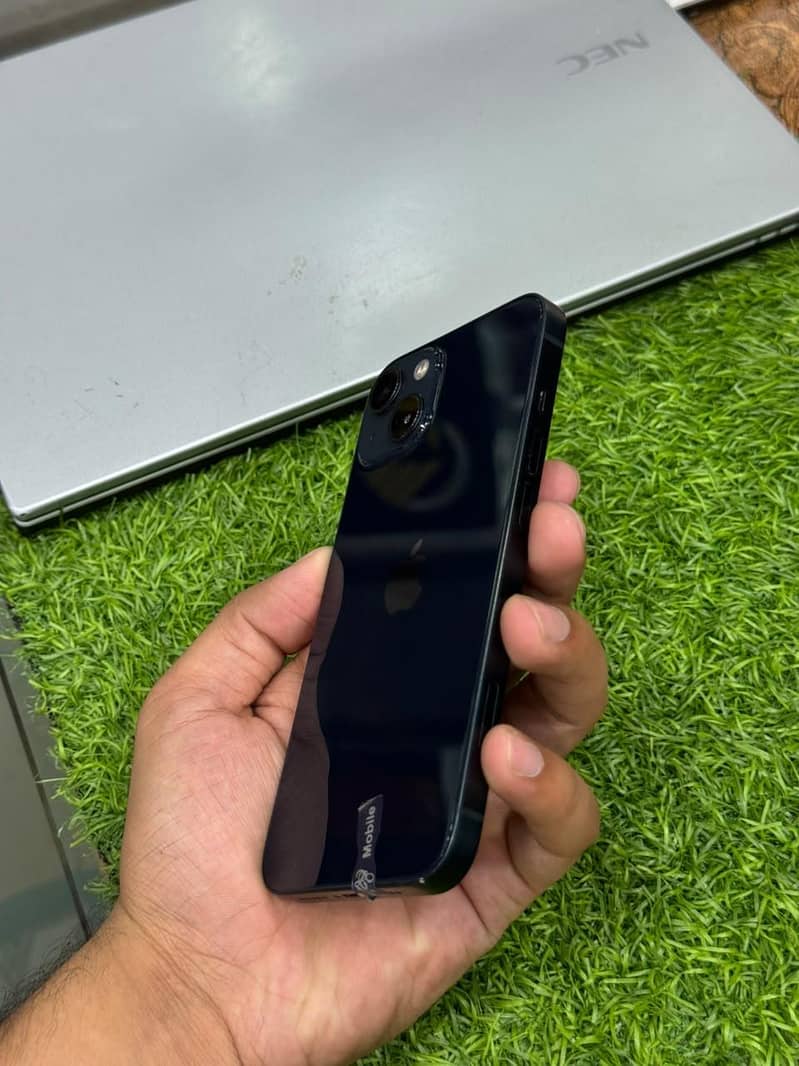 Apple iPhone 13 0