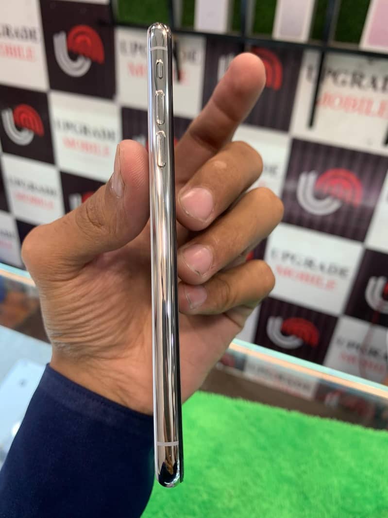 Apple iPhone X 6
