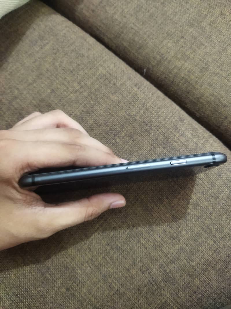 iPhone 8 3