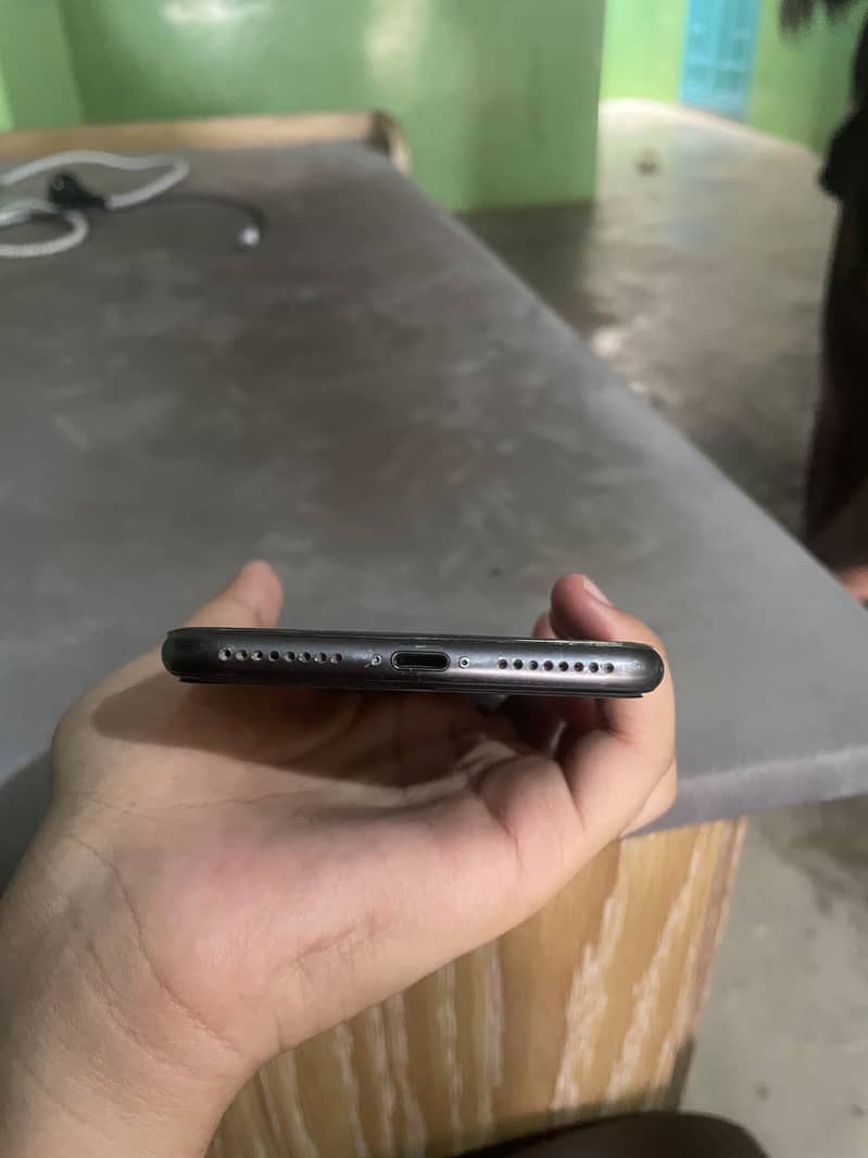 Apple iPhone 8 Plus 3