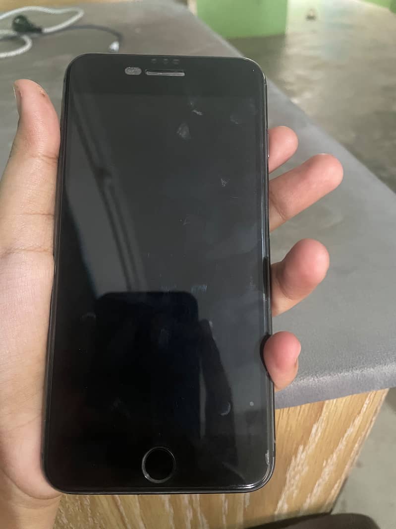 Apple iPhone 8 Plus 4