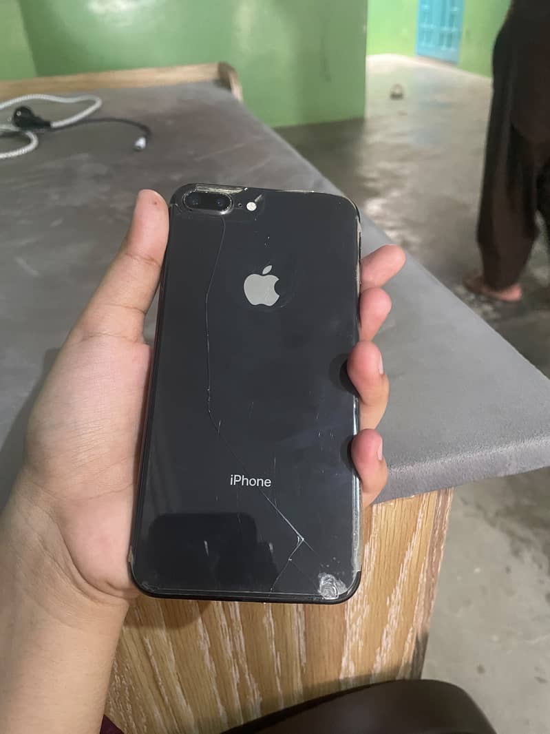 Apple iPhone 8 Plus 6