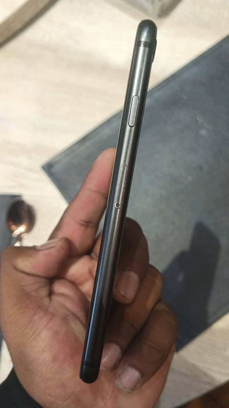 Apple iPhone 8 3
