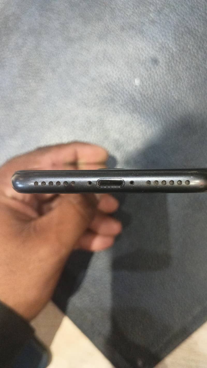 Apple iPhone 8 4