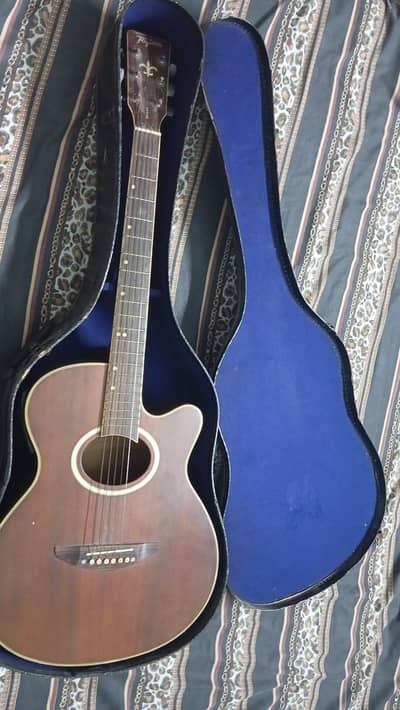 Guitar hard case for urgent sale