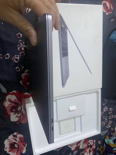 MacBook Pro 128gb i5 2019 brand new condition