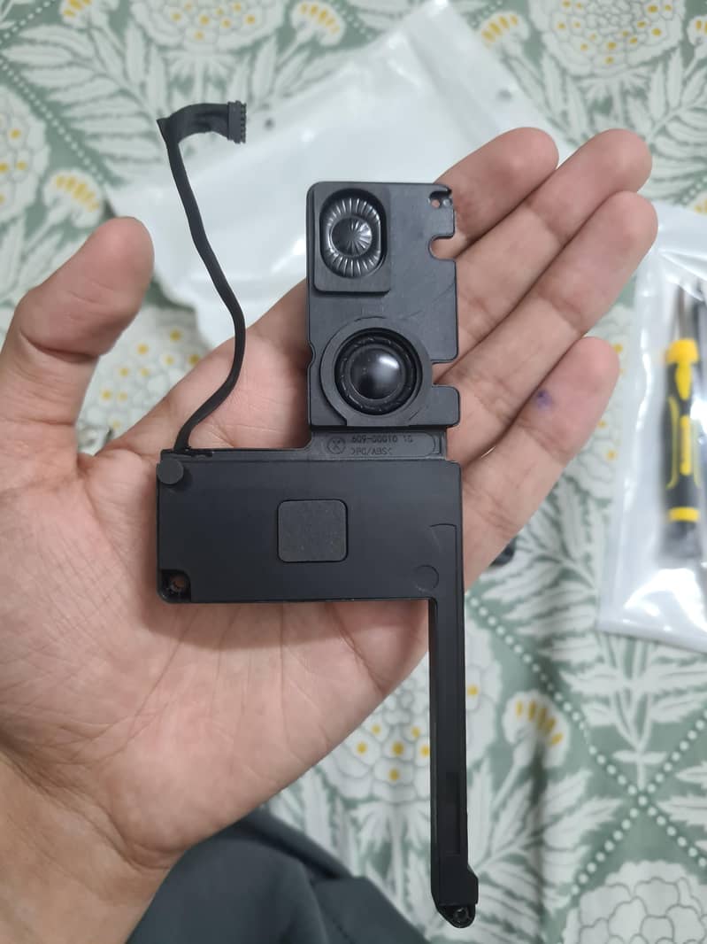 macbook pro speaker 2