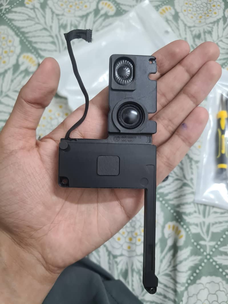 macbook pro speaker 3
