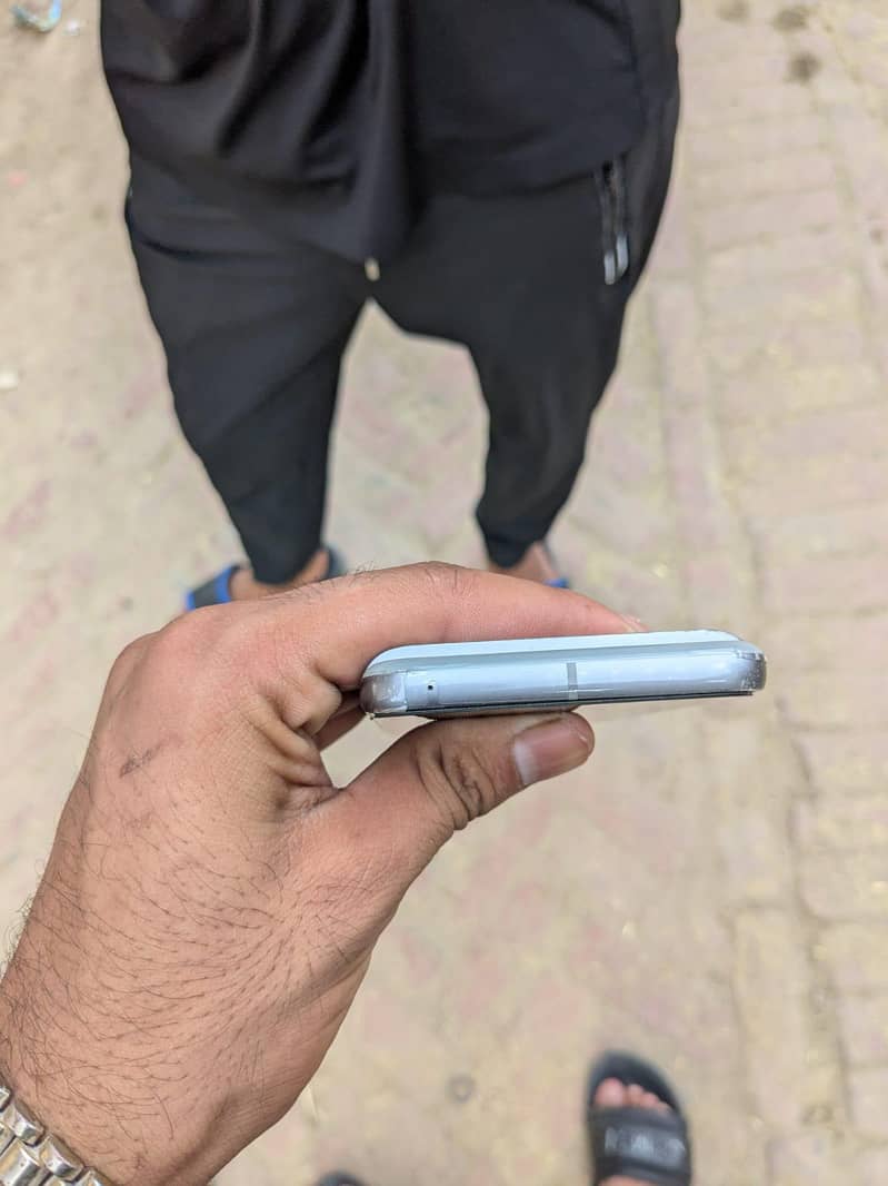 Google Pixel 8 4