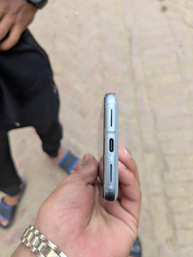 Google Pixel 8 5