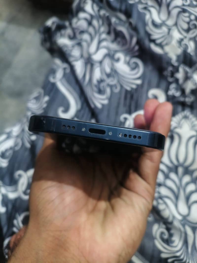 Apple iPhone 13 0
