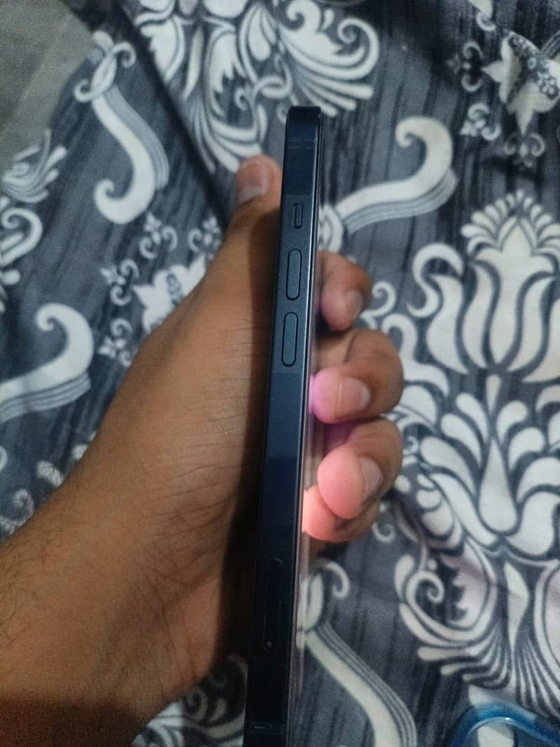 Apple iPhone 13 1
