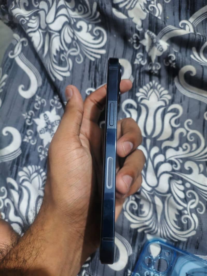 Apple iPhone 13 5