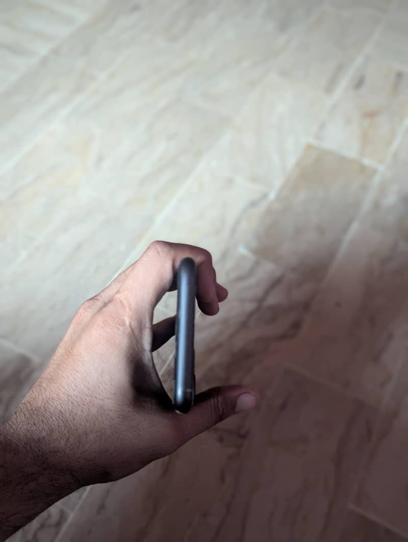 Apple iPhone 11 3