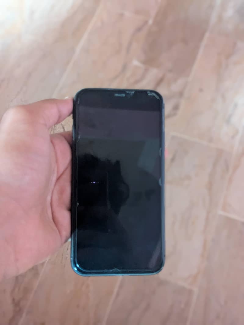 Apple iPhone 11 4