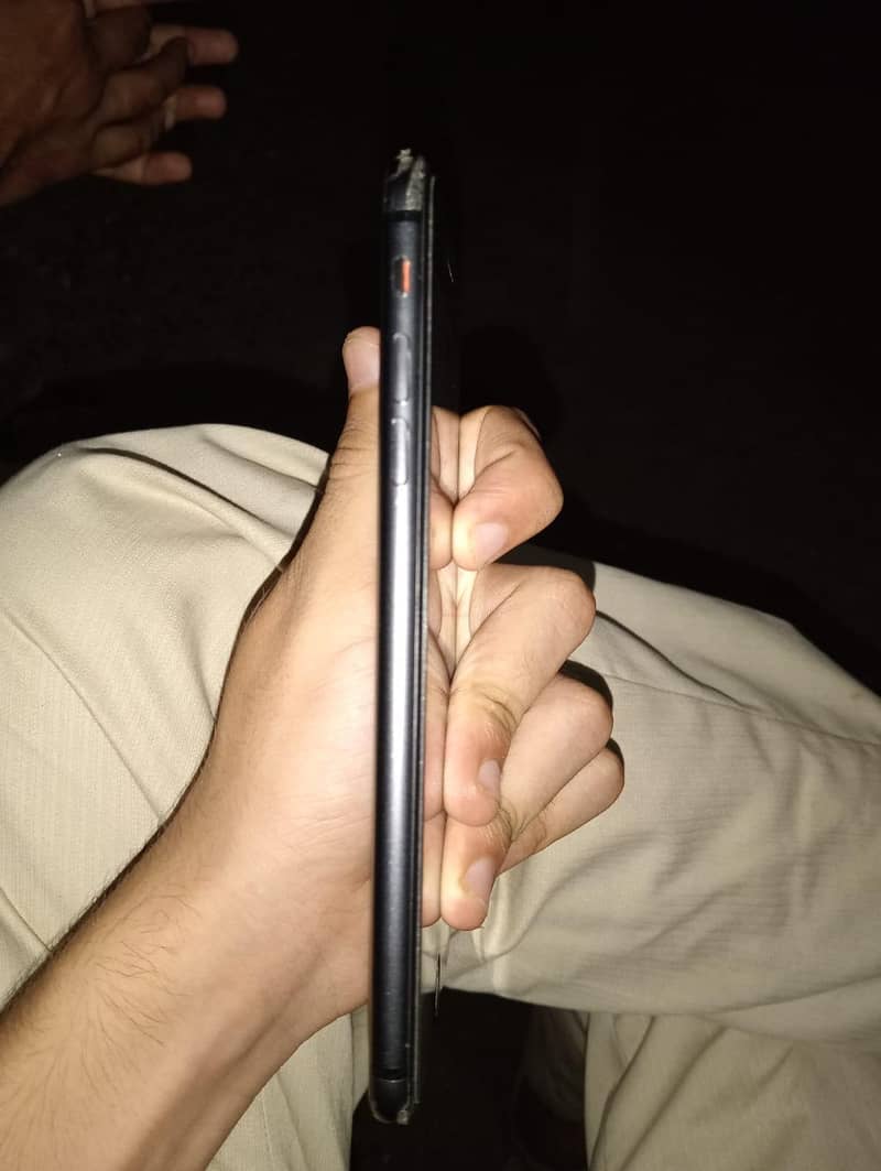 Apple iPhone 8 Plus 3
