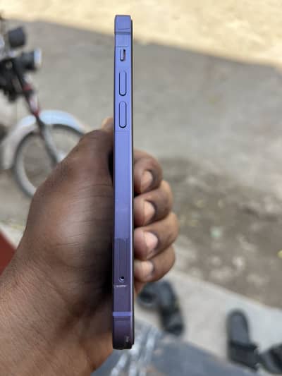 Apple iPhone 12