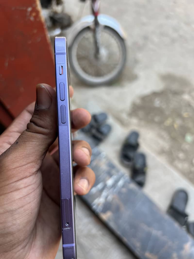 Apple iPhone 12 3