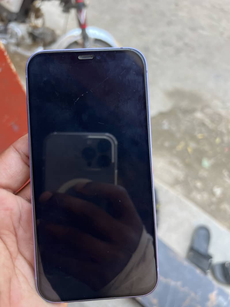 Apple iPhone 12 4