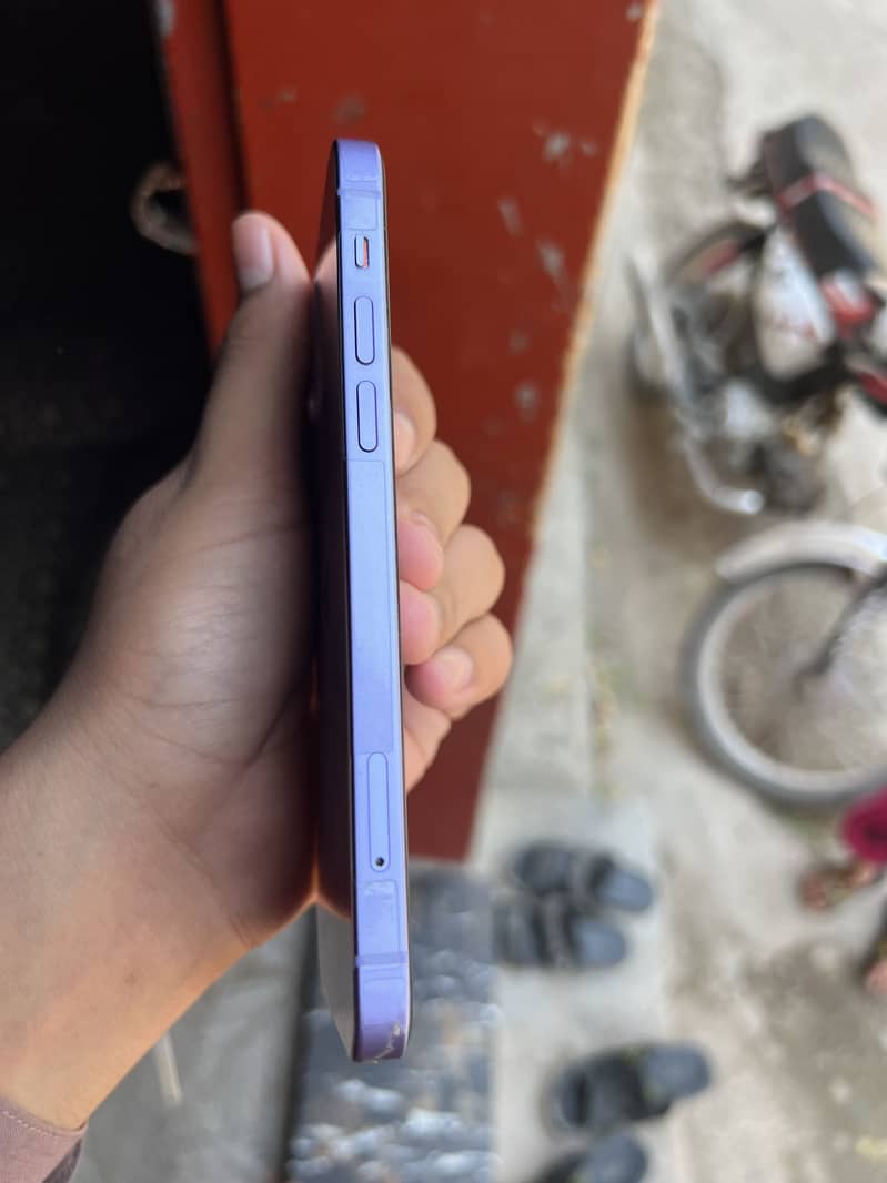Apple iPhone 12 6