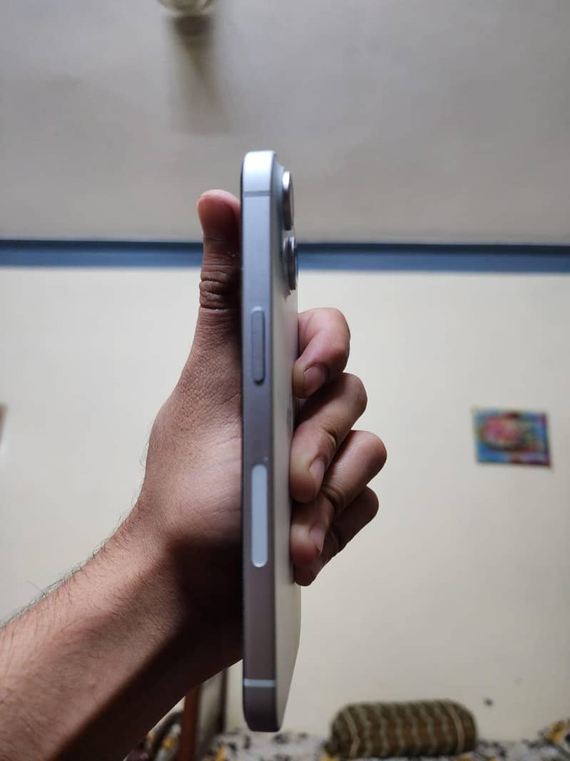 Apple iPhone 15 4