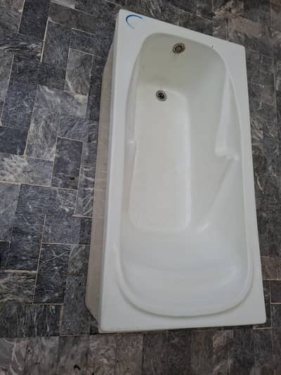 Used Bathtub for Sale – Rs 15,000