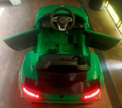 Kids Mercedes car with swing function (3motors)Lights,music,battery ok