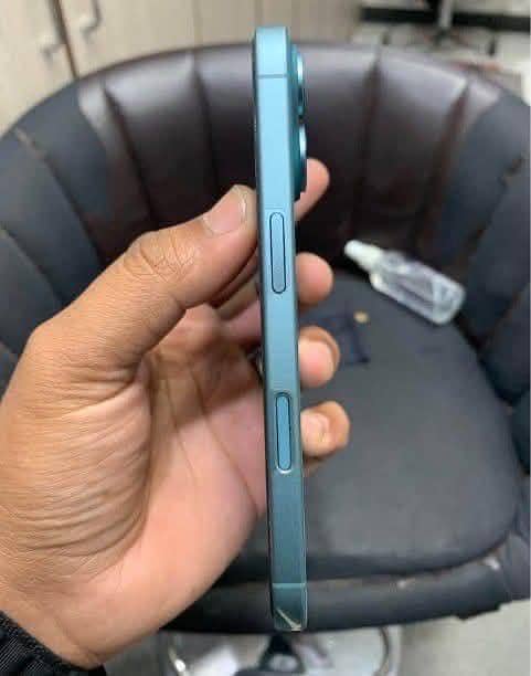 iPhone 16 0
