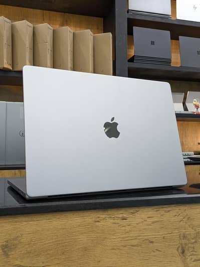 Apple MacBook Pro 16" Laptop | M2 Max | 64GB RAM | 1TB SSD