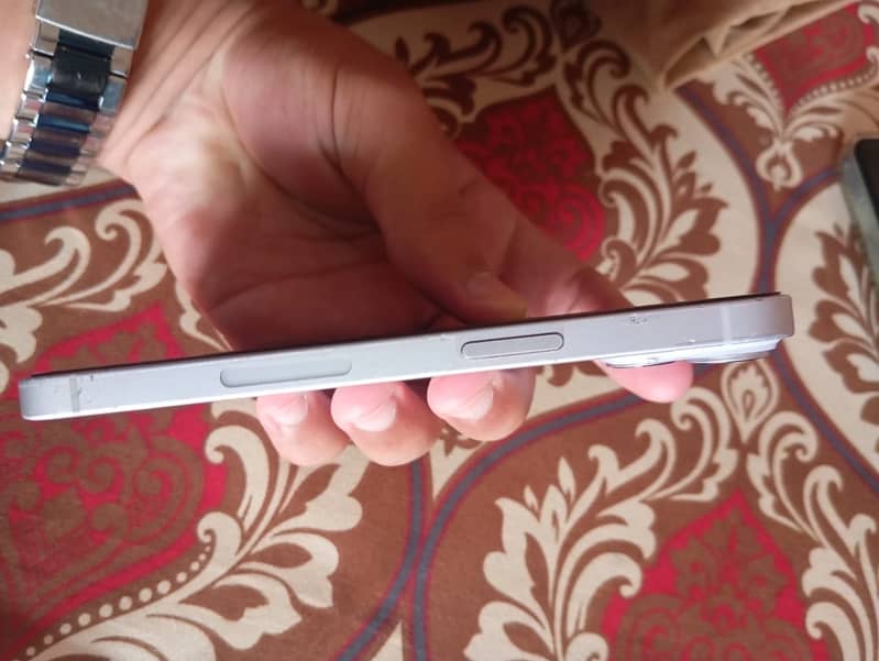 Apple iPhone 14 4