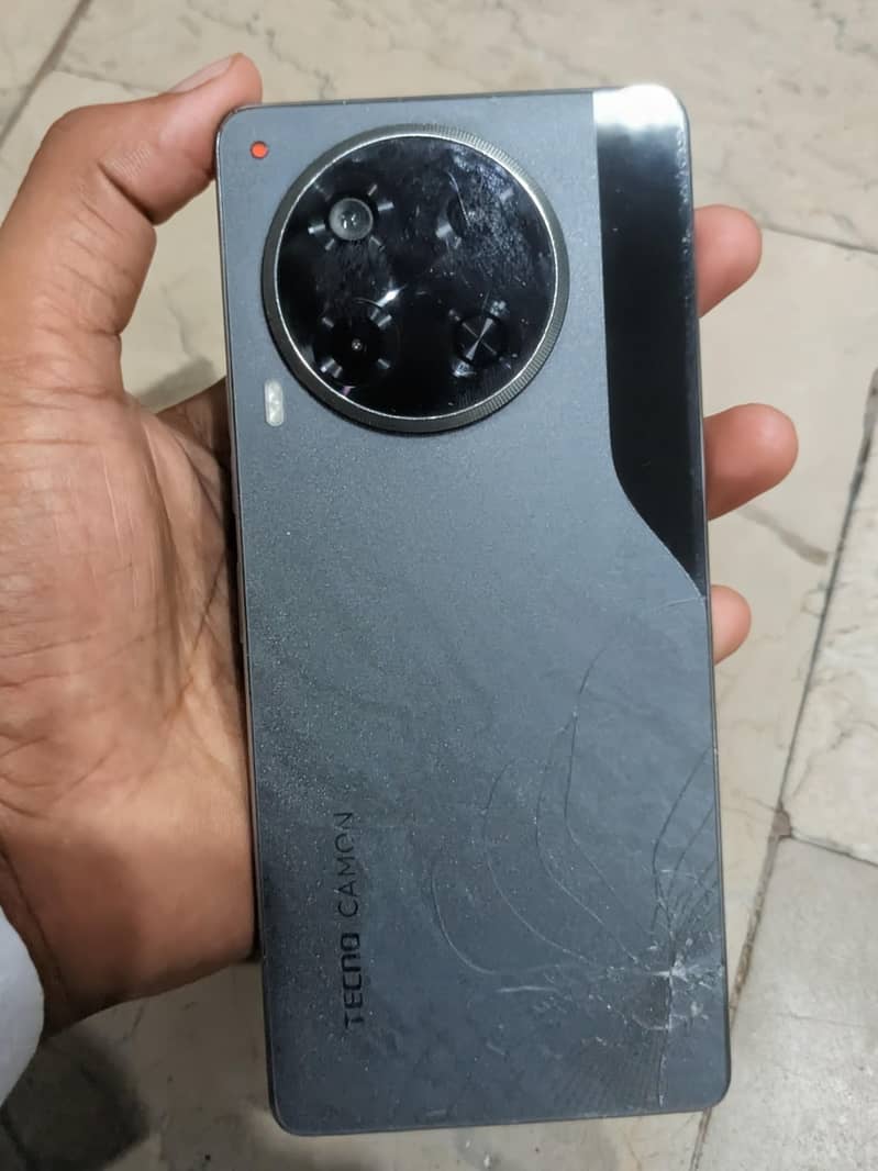 Tecno CAMON 30 1
