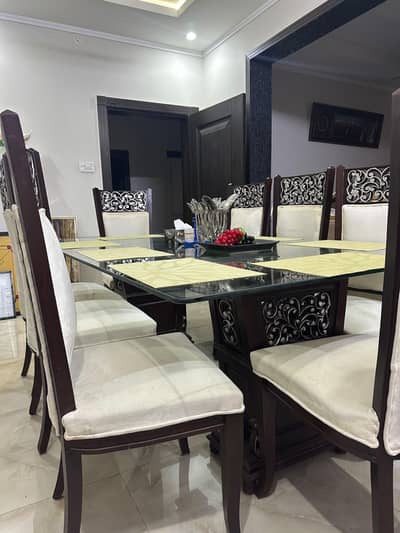 A A  quality Dinning Table