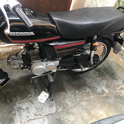 hCD 7 model 1985 new banai hai original condition Mai new engen banaya