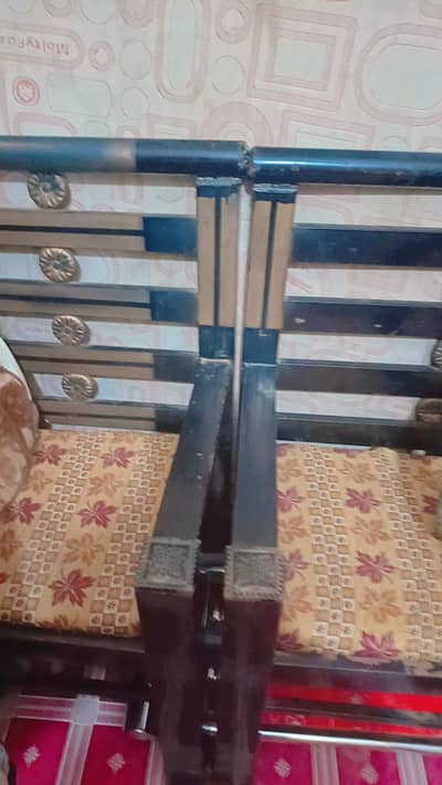 5 seater Iron sofa set in good condition for sale
