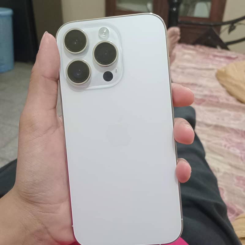 Apple iPhone 14 Pro 0