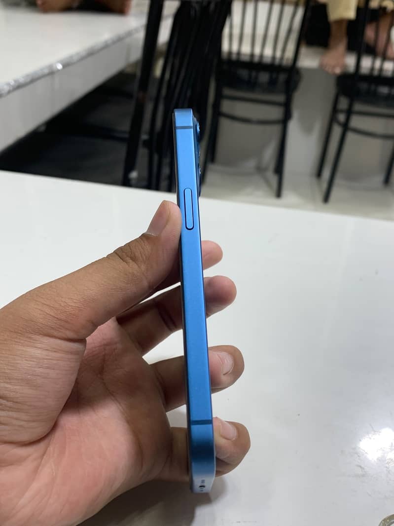 Apple iPhone 13 2