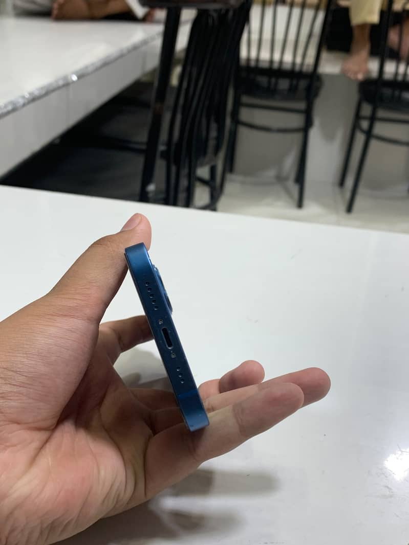 Apple iPhone 13 4