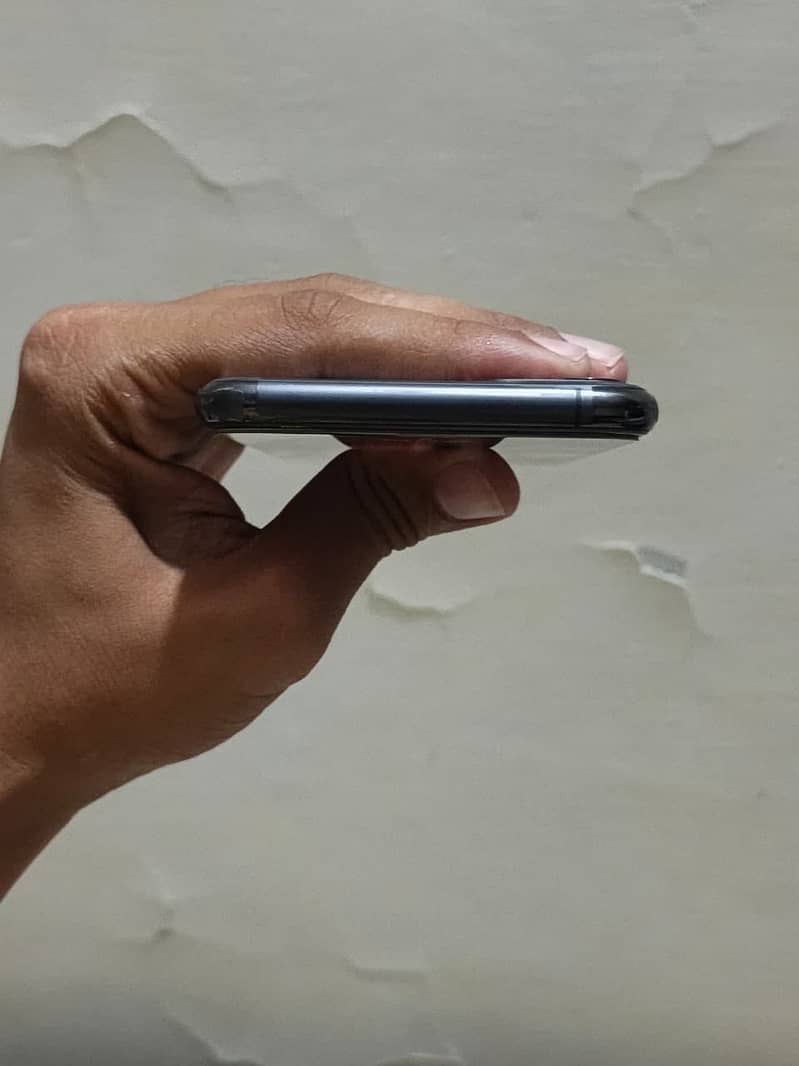 iPhone 11 Pro Max 4