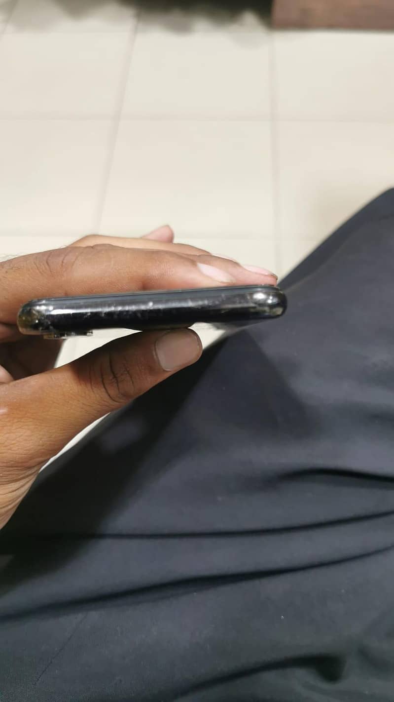 Apple iPhone X 5