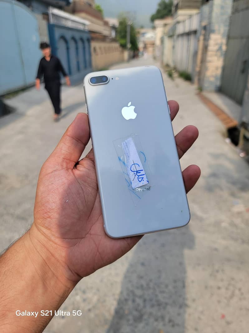 Apple iPhone 8 Plus 0