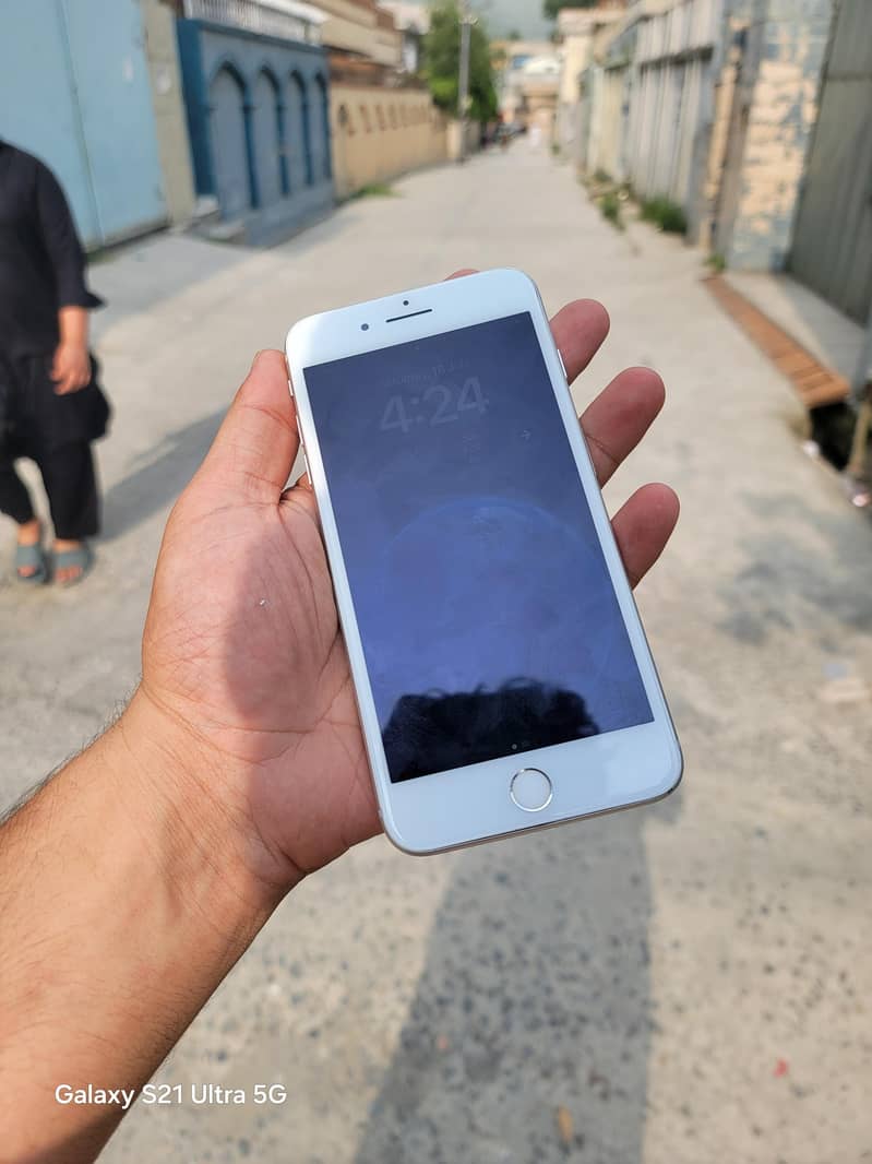 Apple iPhone 8 Plus 1