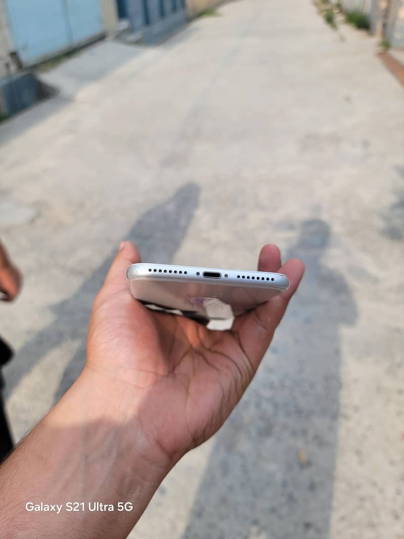 Apple iPhone 8 Plus 2
