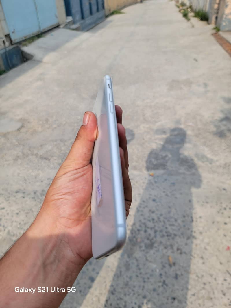 Apple iPhone 8 Plus 3