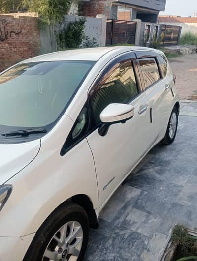 Nissan Note e-POWER Hybrid 2018 – Pearl White – Excellent Condition