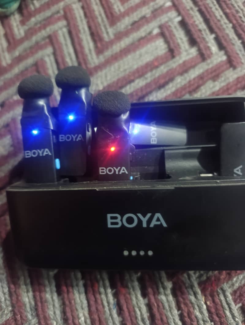 Boya 4v mic 1