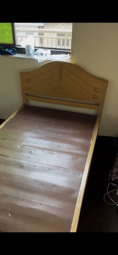 Single bed with Mattress