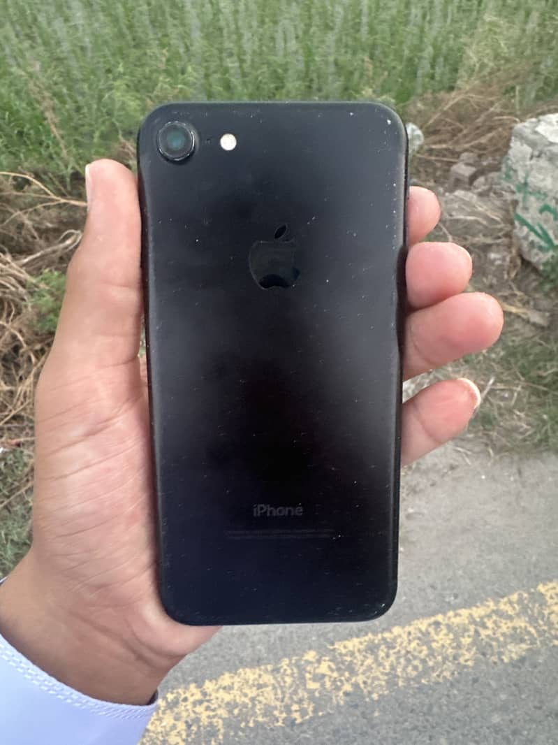 Apple iPhone 7 0