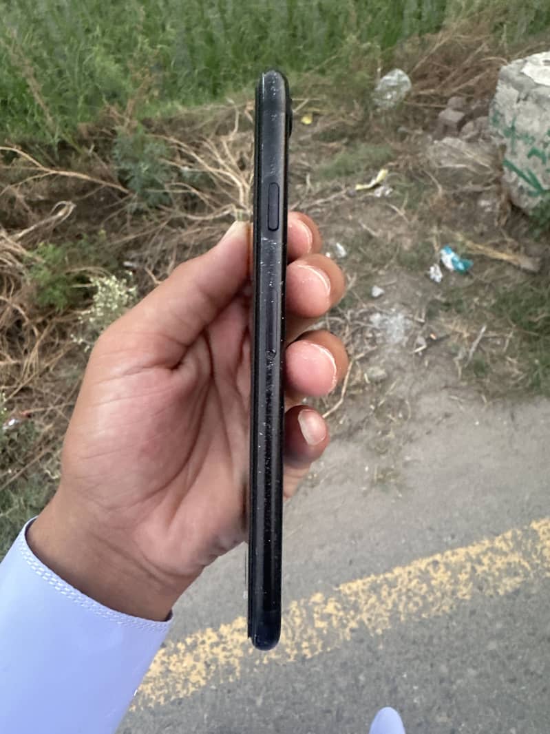 Apple iPhone 7 1