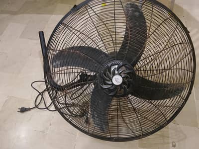 Champion fans mega bracket wall fan (used but condition is 10/10)