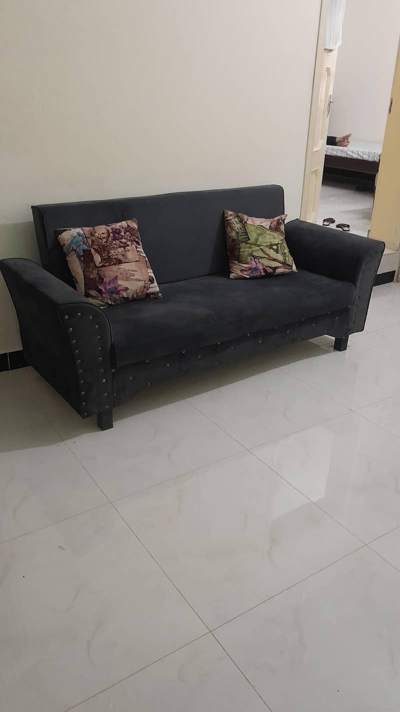 3 seater sofa 0